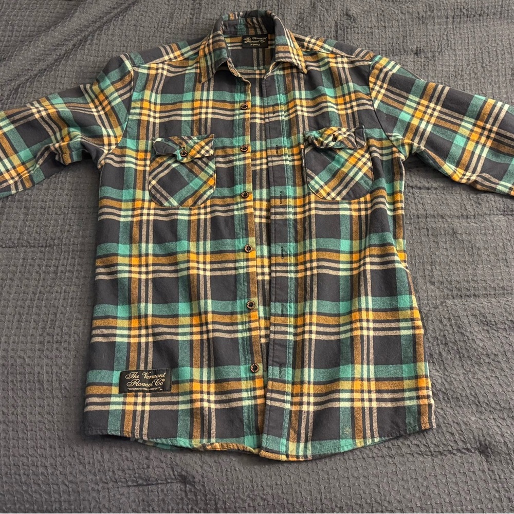 Casual Plaid Button-Down Shirt in Black, Green, and Yellow